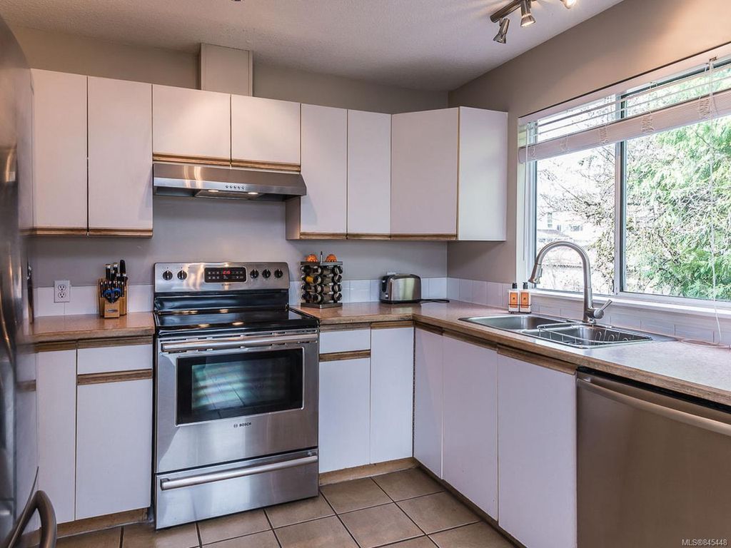 listing image 16045937882566048174