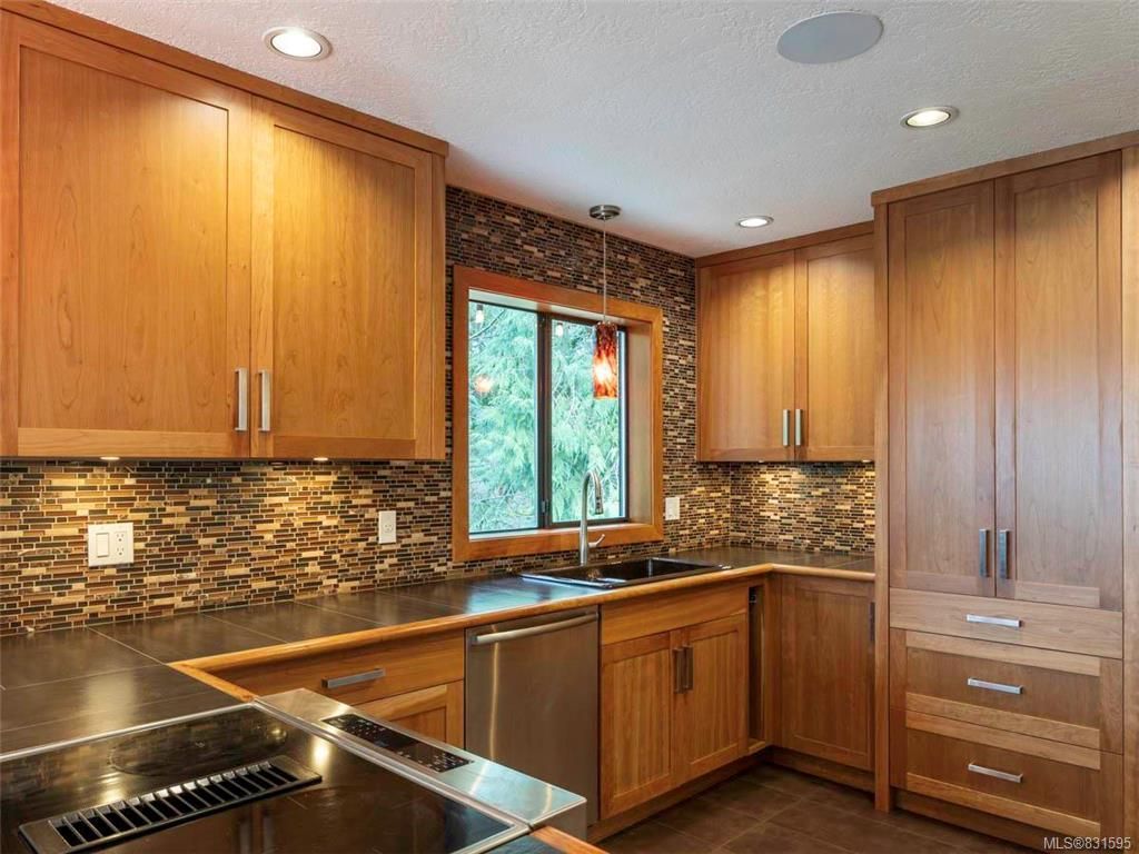 listing image 16042944693047