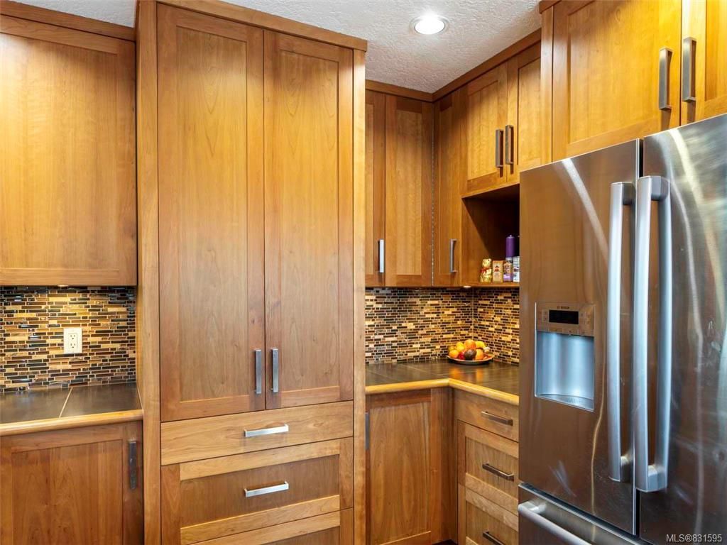 listing image 16049357876294033667