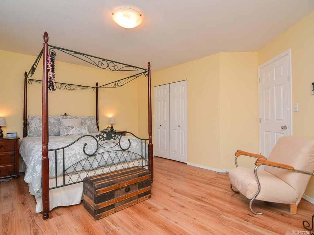 listing image 16046172459208286177