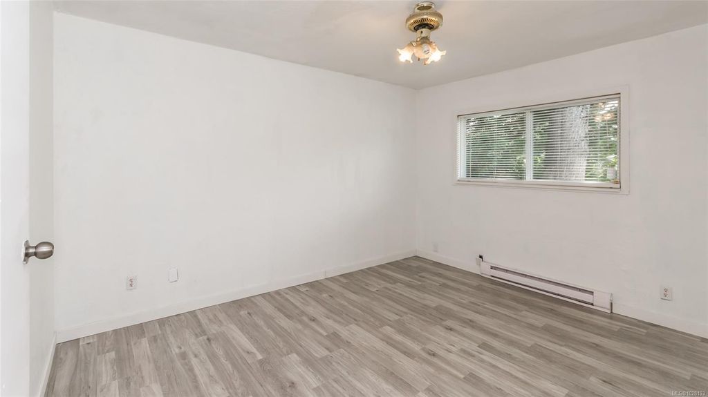 listing image 16041280854083043048