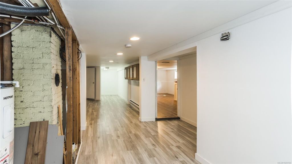 listing image 16040710818645852508