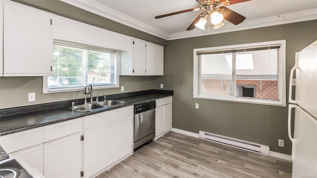 listing image 16049422509416967575