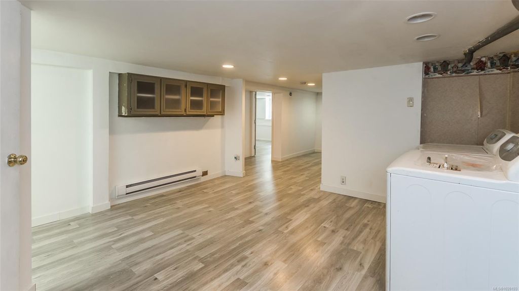 listing image 16049896928129938385