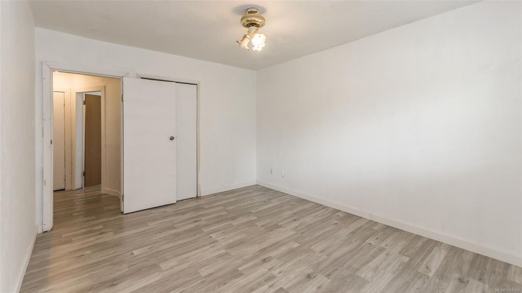 listing image 16045812763689327875