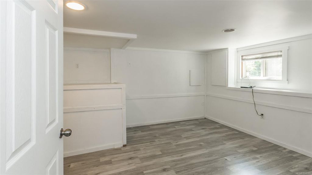 listing image 16047015746044580826