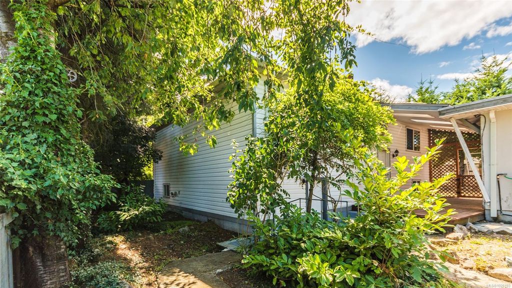 listing image 16048747139405789966