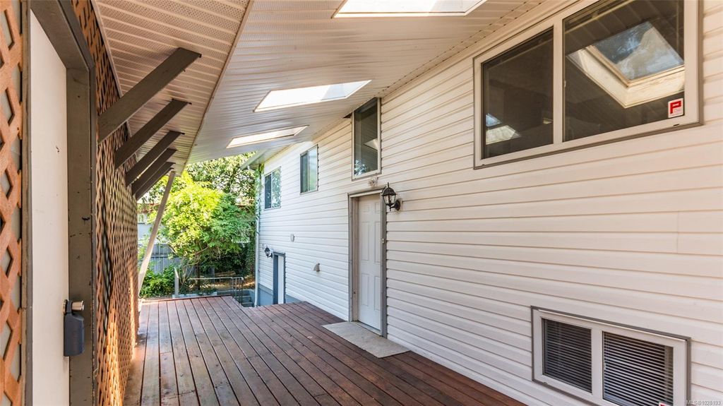 listing image 16047409824829259739