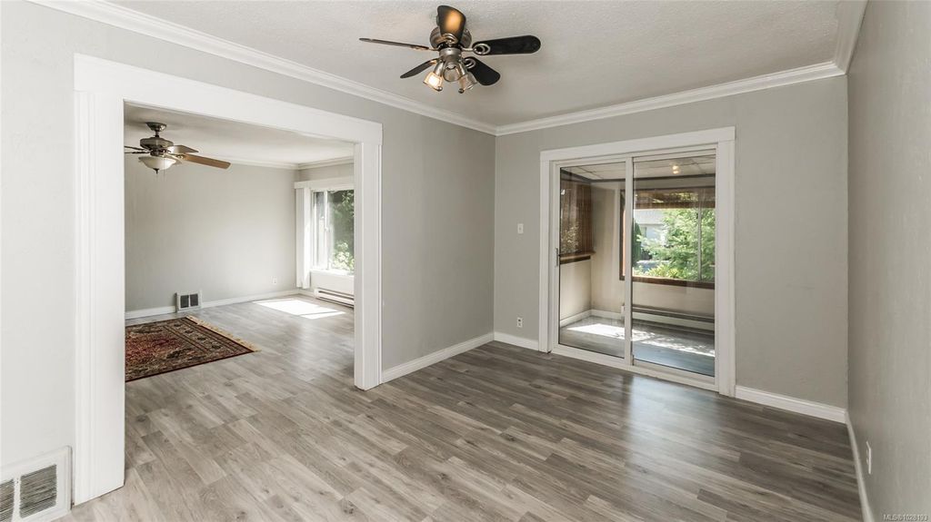 listing image 16041848603554621302