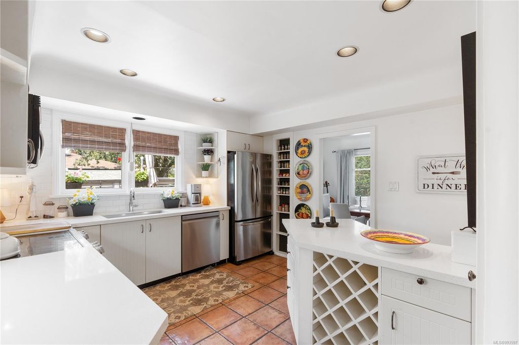 listing image 16042667903885684649