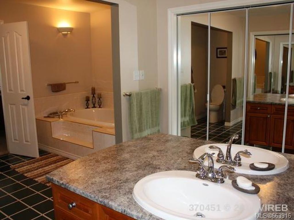 listing image 16044482105595150021