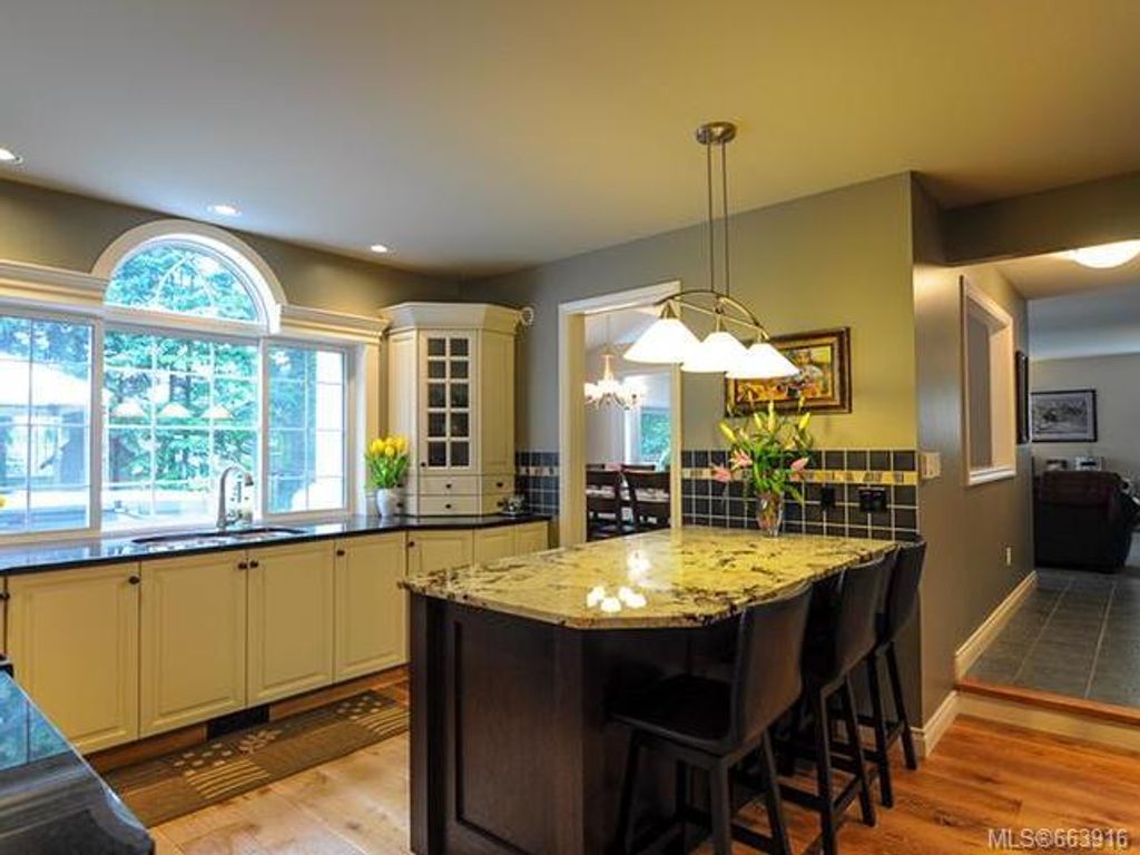 listing image 16047337139218651601