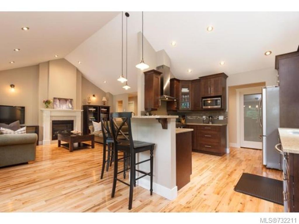 listing image 16049584045881187251