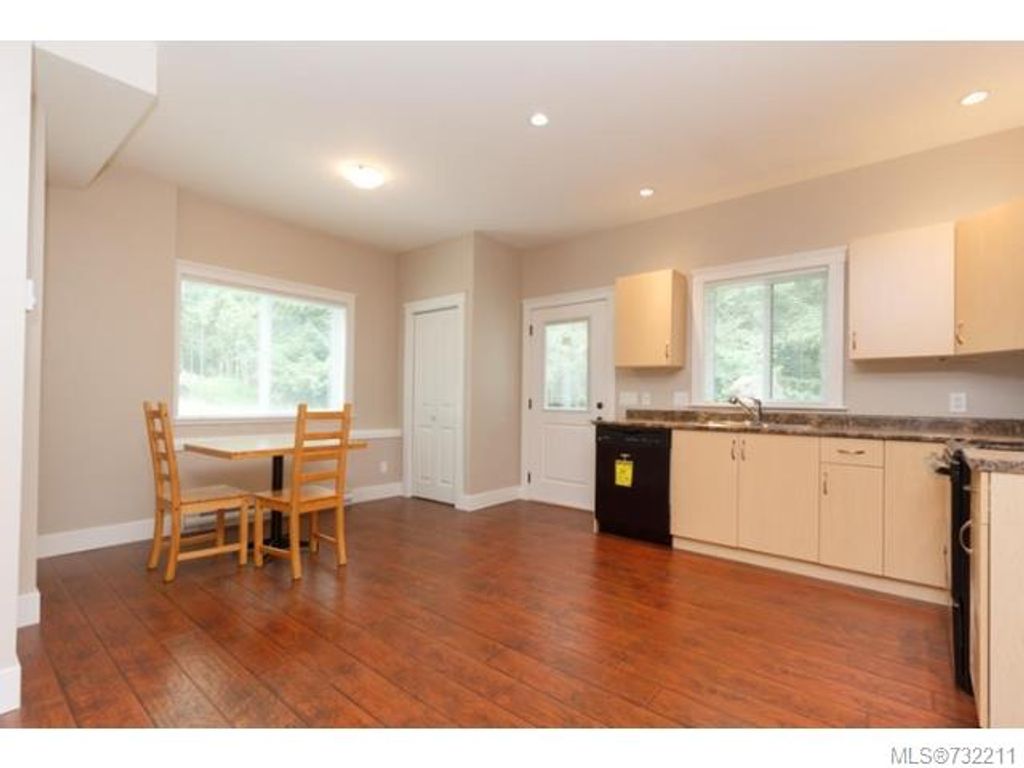 listing image 16041238862443678719