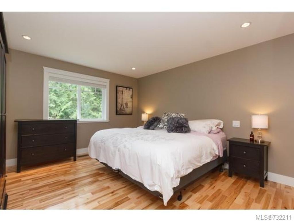 listing image 16047016532275189717