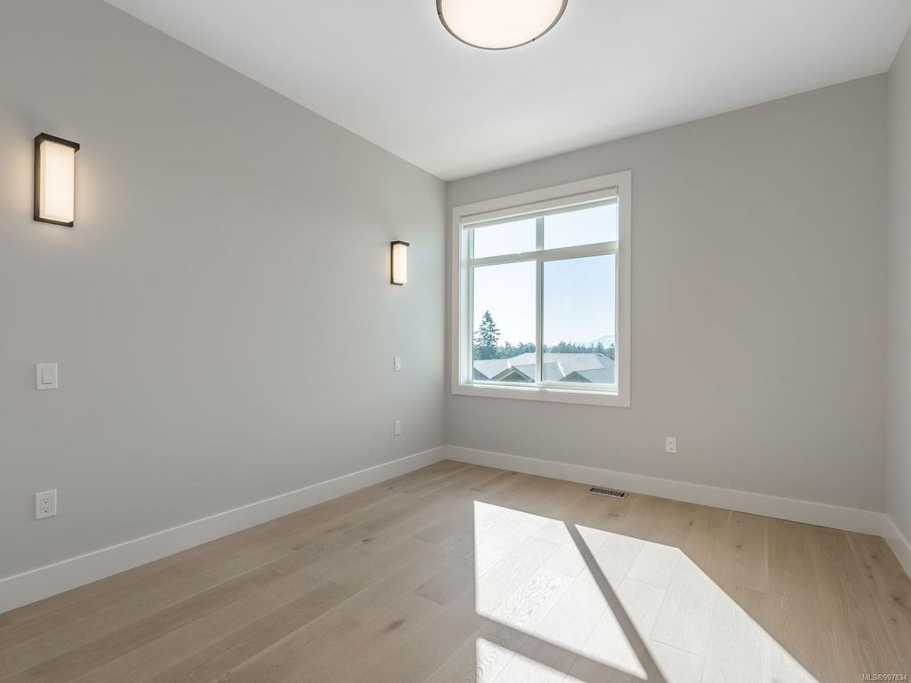 listing image 16041661975809678415
