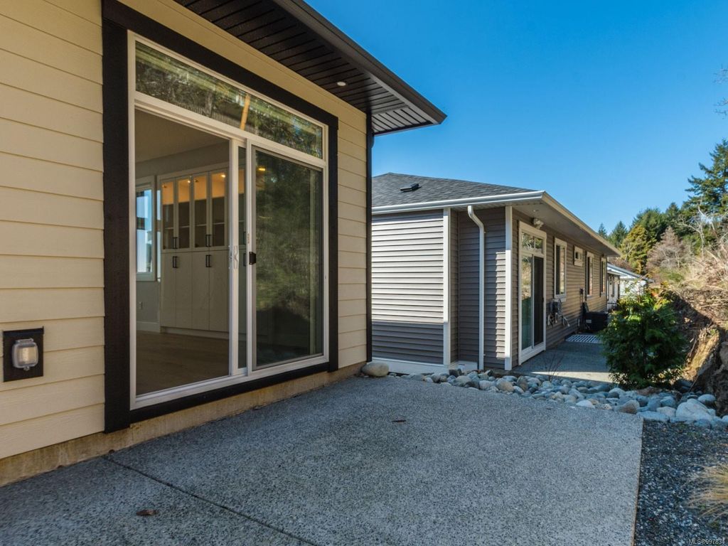 listing image 16044962949763230444