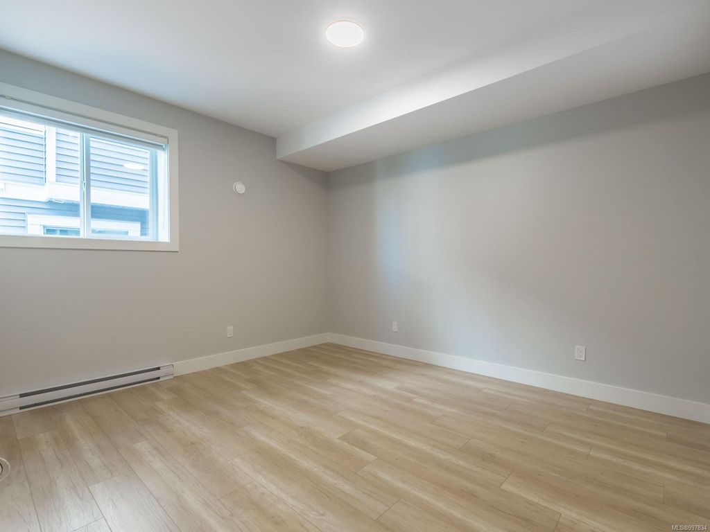 listing image 16041656337029644247