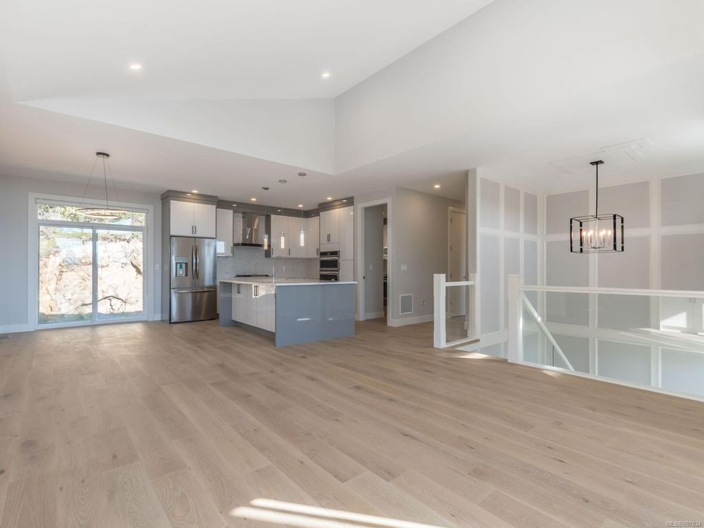 listing image 16044941410835680000