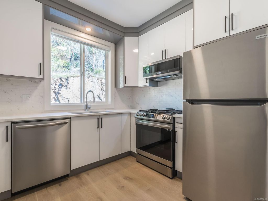 listing image 16044901990021114776