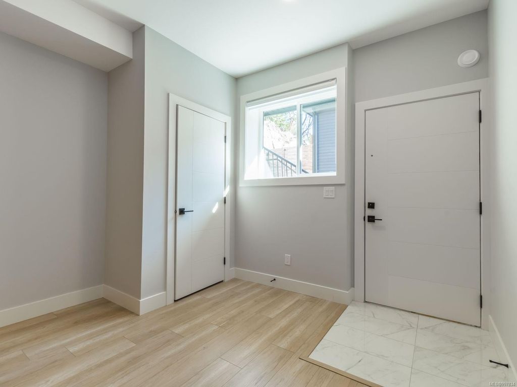 listing image 16048439249733017278