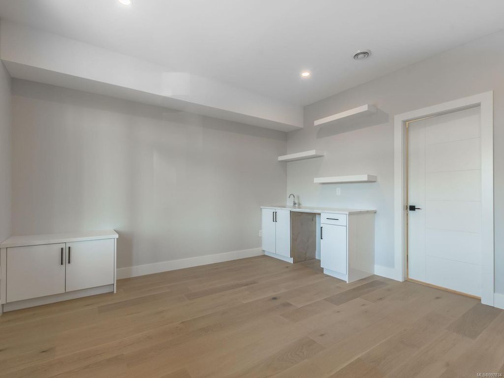 listing image 16042402959814108138