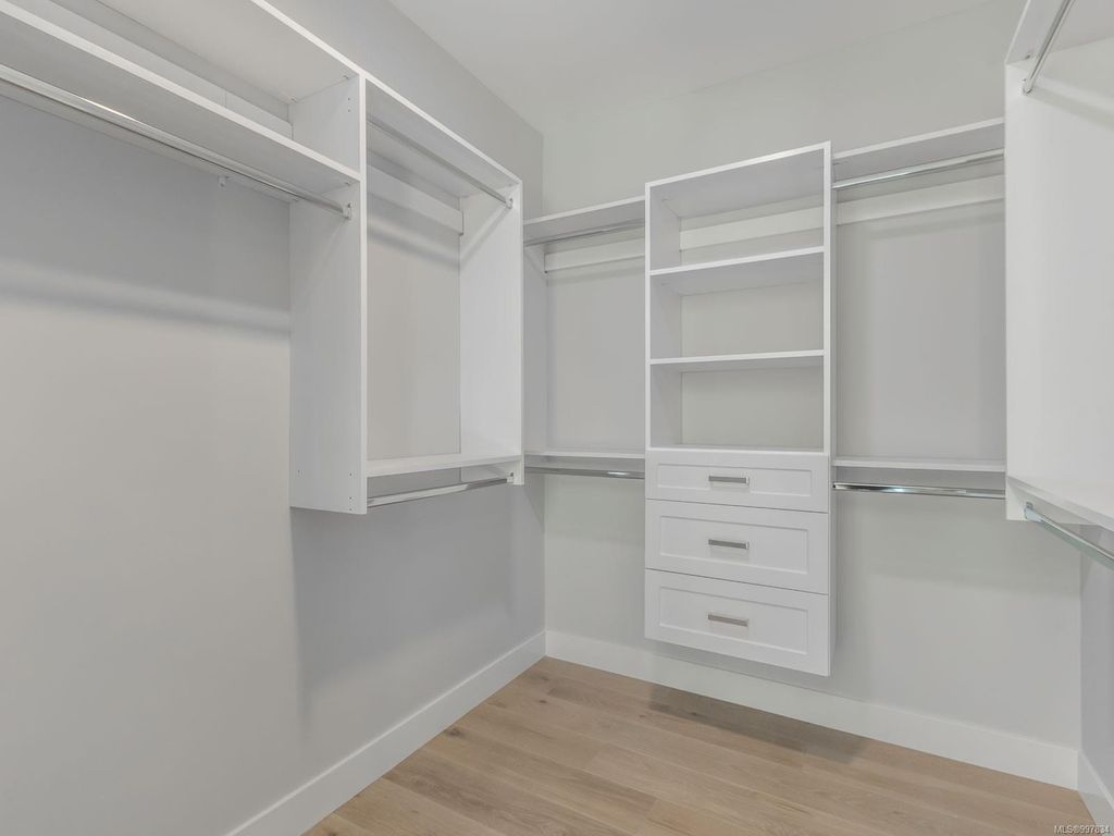 listing image 16045845417298947424