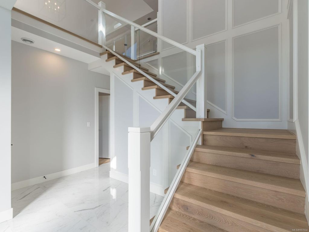 listing image 16047309299836245412