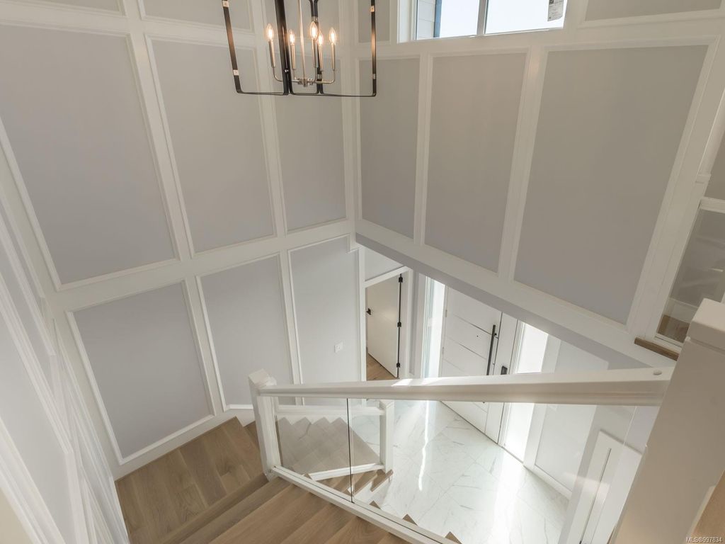 listing image 16044612247357043860