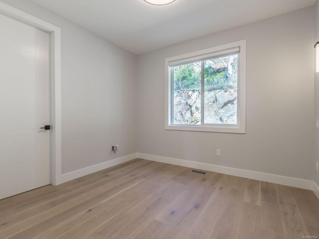listing image 16046170887871911769