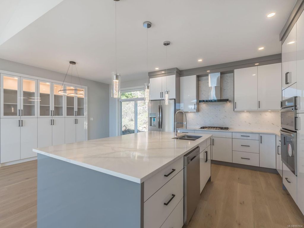 listing image 16043094638577868670