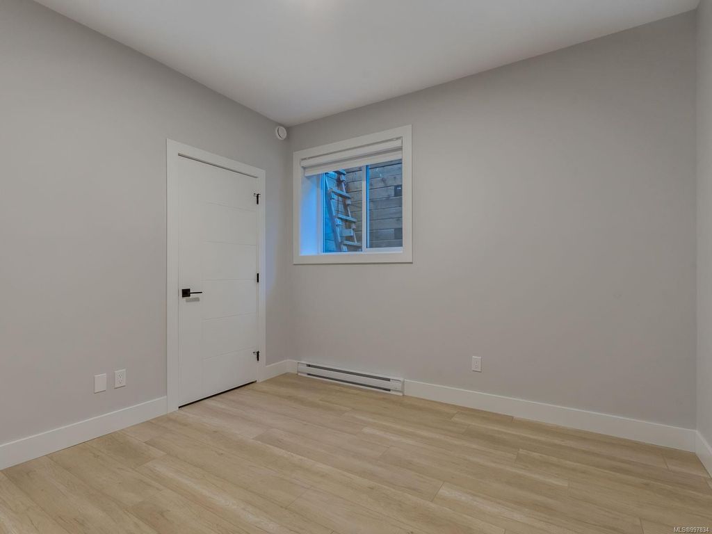listing image 16043809597965881317