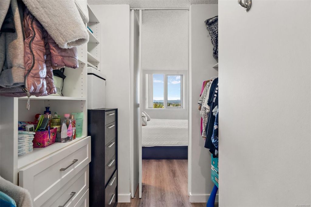 listing image 16046977750413236151