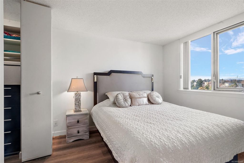 listing image 16047018448550066899