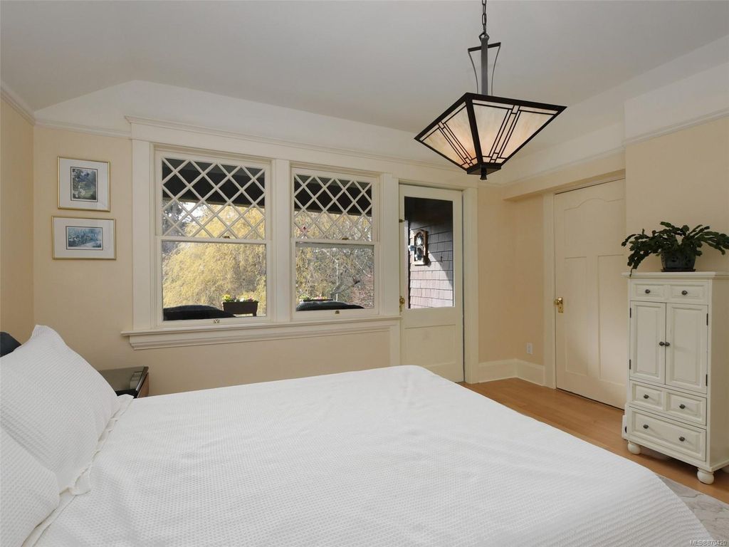 listing image 16041969842419940076