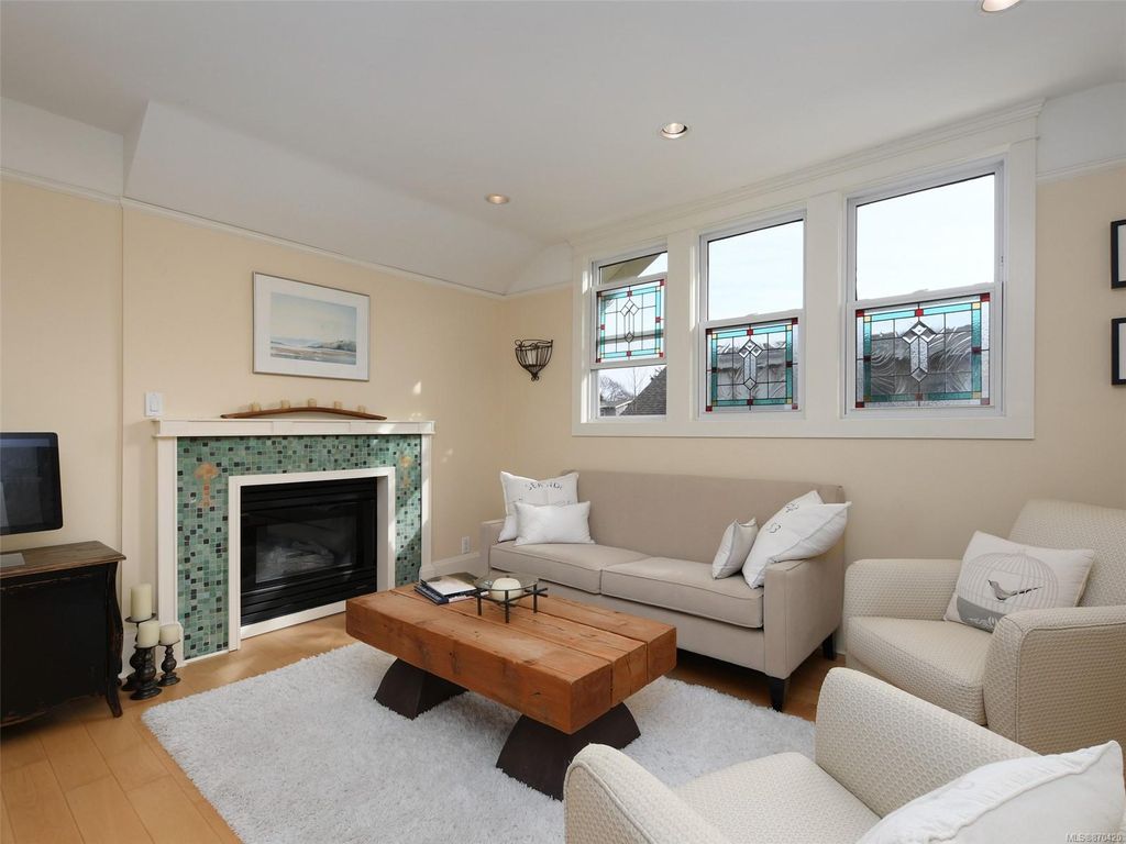 listing image 16048862482468635270