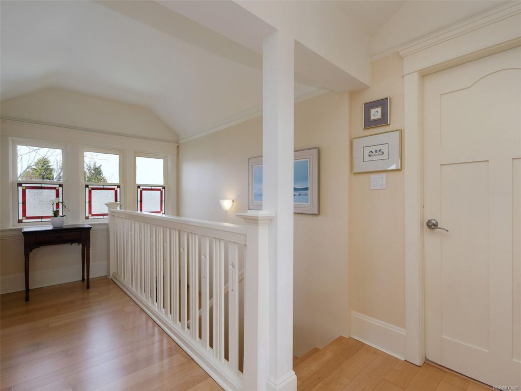 listing image 16041127917938310824