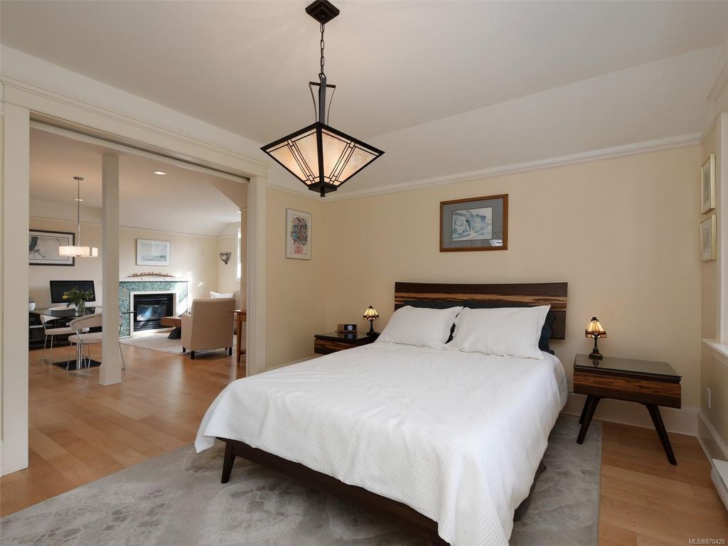 listing image 16049494161435074634