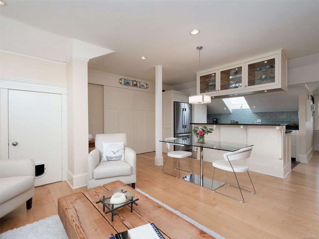 listing image 16049916575691048430