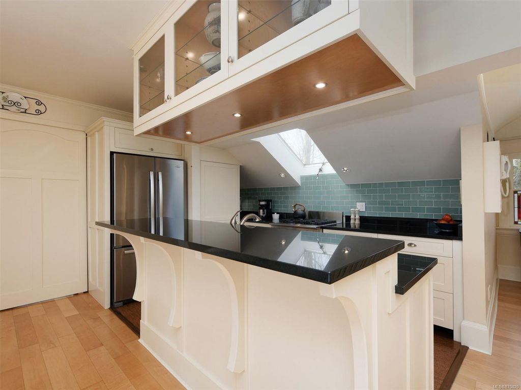 listing image 16049975114477634618