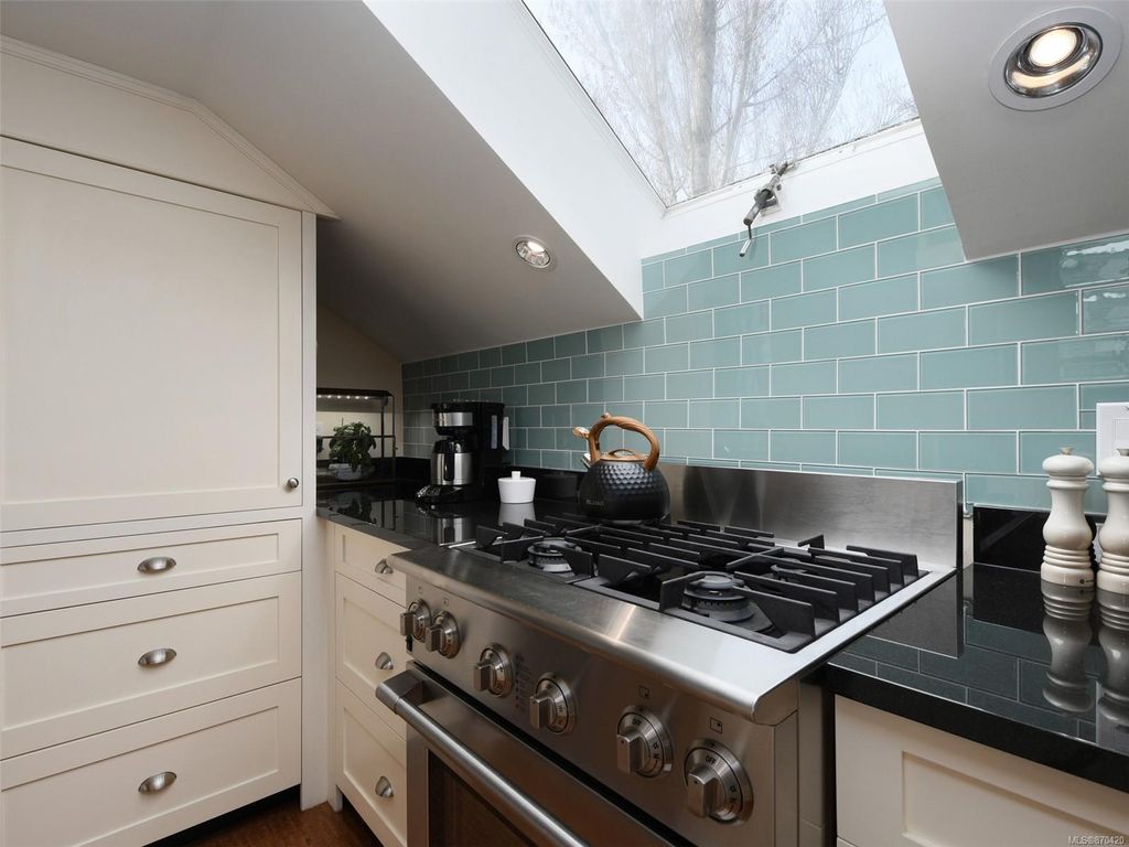 listing image 16041760550516931092