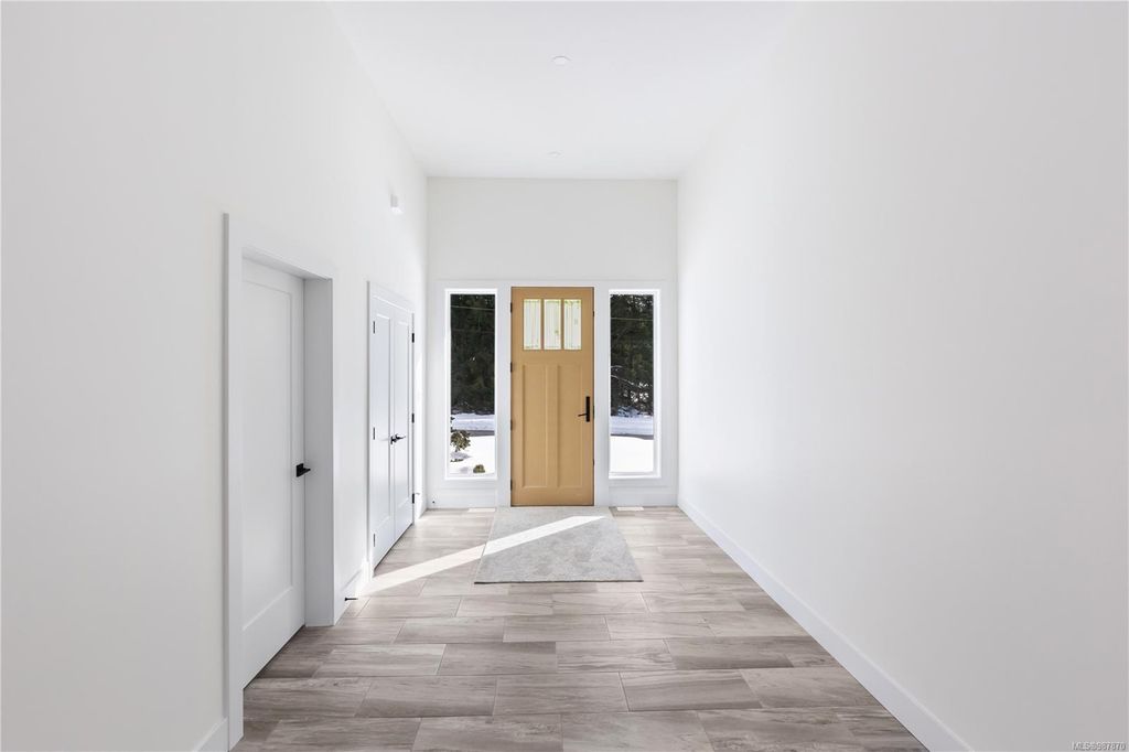 listing image 16047503883372862658