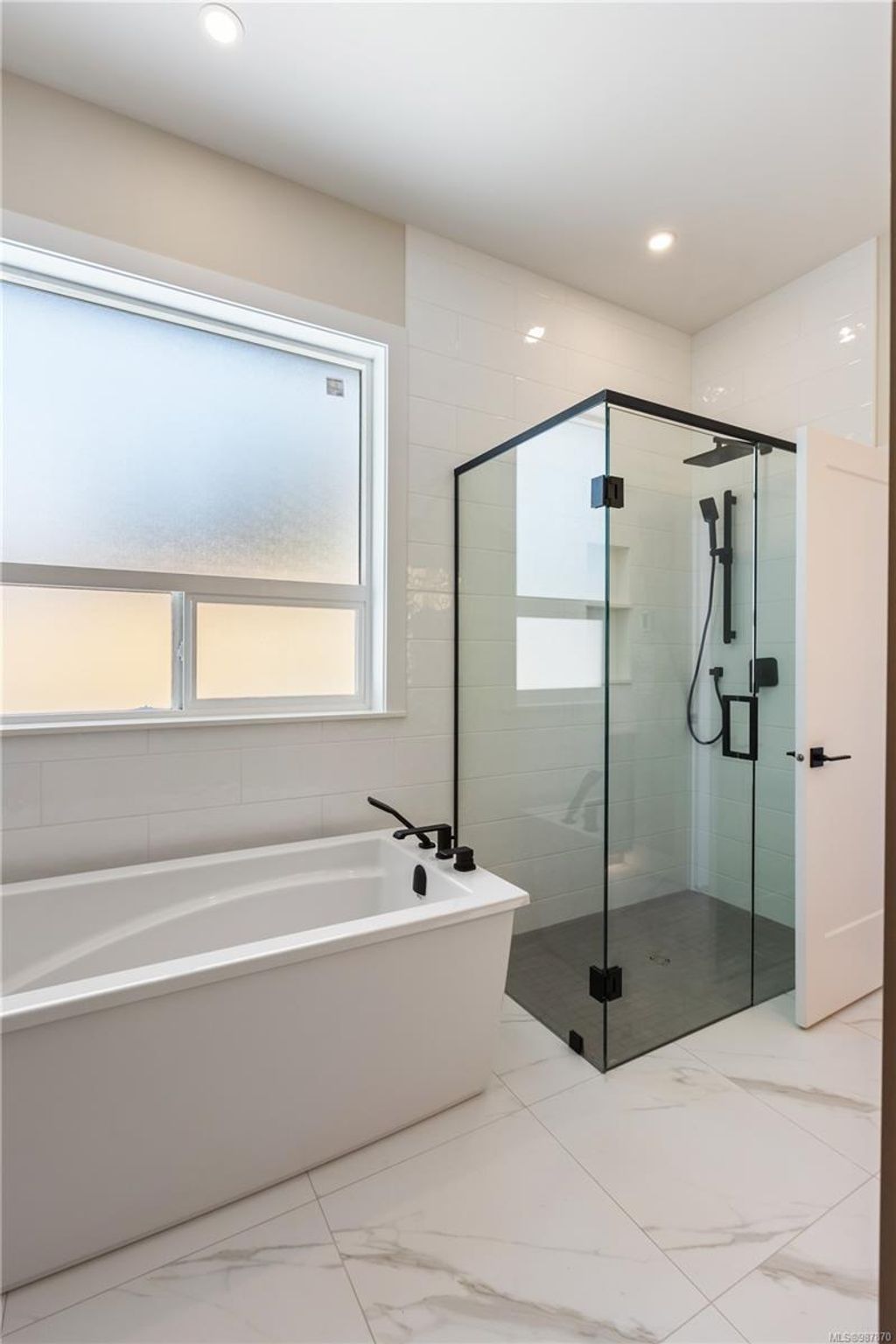 listing image 16046804678290959100