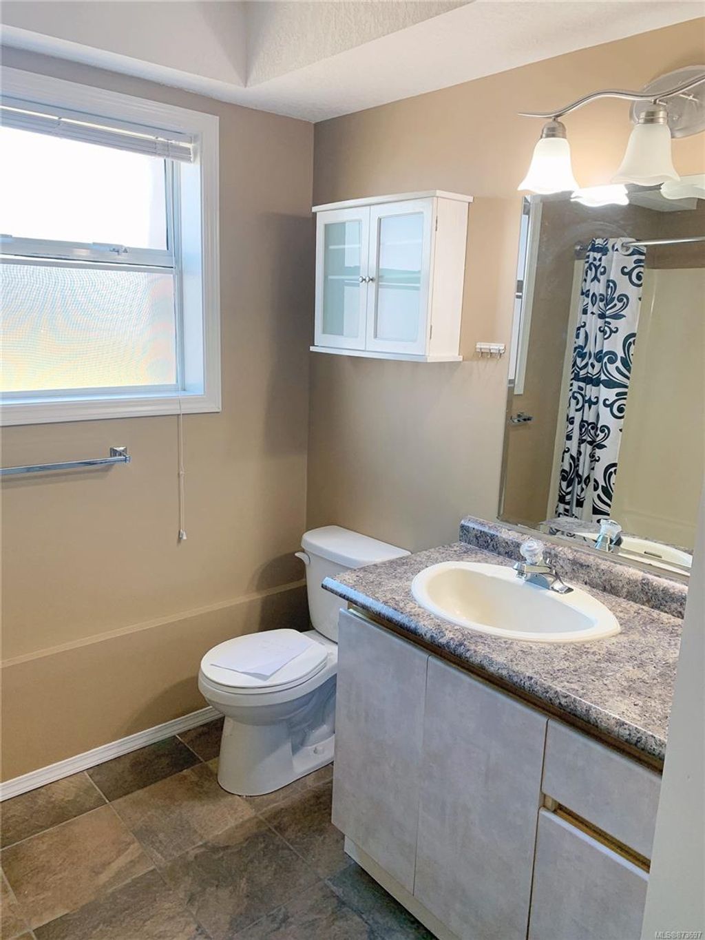 listing image 16045321576525052202