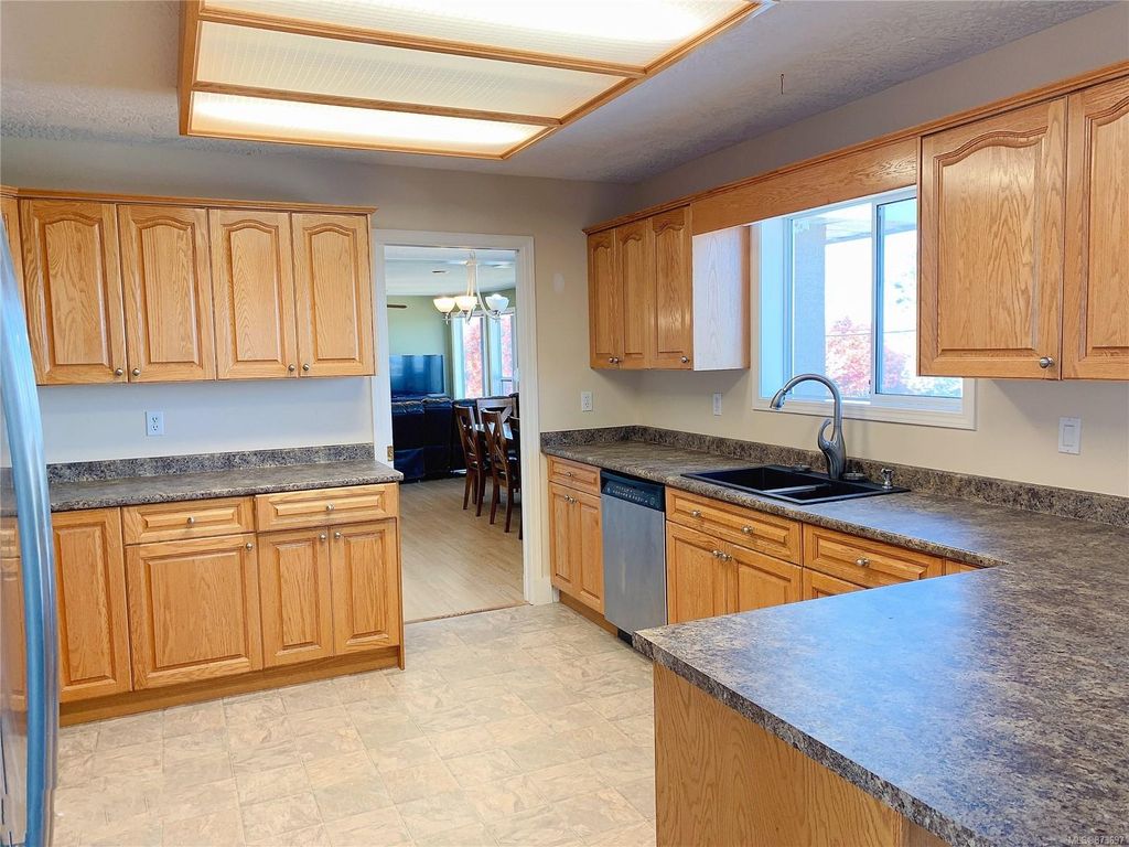 listing image 16048405731501900224