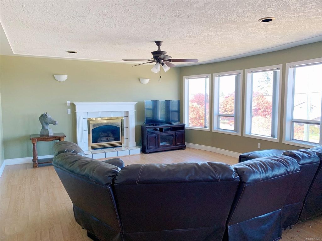 listing image 16045328860278603812