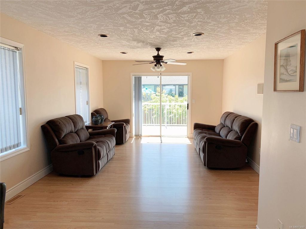 listing image 16048162366753743850
