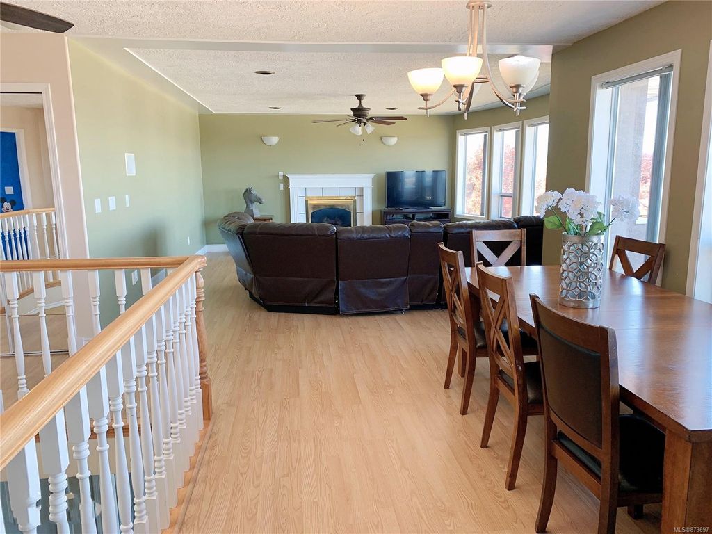 listing image 16043035317593298990