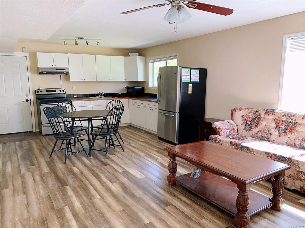 listing image 16047513279953839548