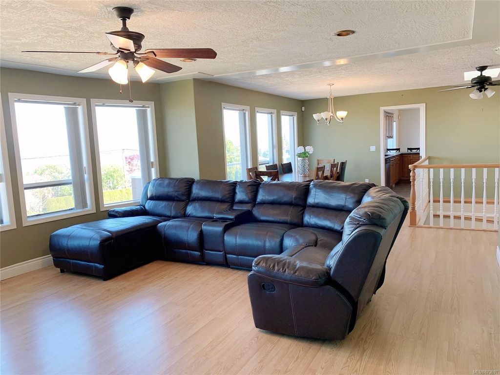 listing image 16042889257405428386